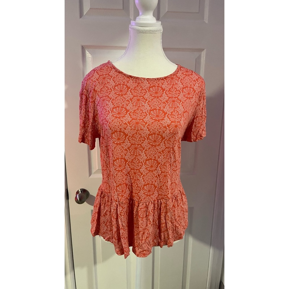 Old Navy Coral Shell-Pattern Peplum Top (NWOT)